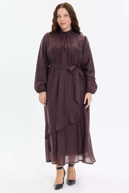 Long dress with belt detail and ruffles