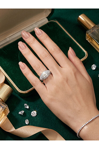 Xuping Jewelry Oval İri Taşlı ve Pavé Detaylı 14K Altın Kaplama Yüzük - 7 Numara (Euro Aksesuar)