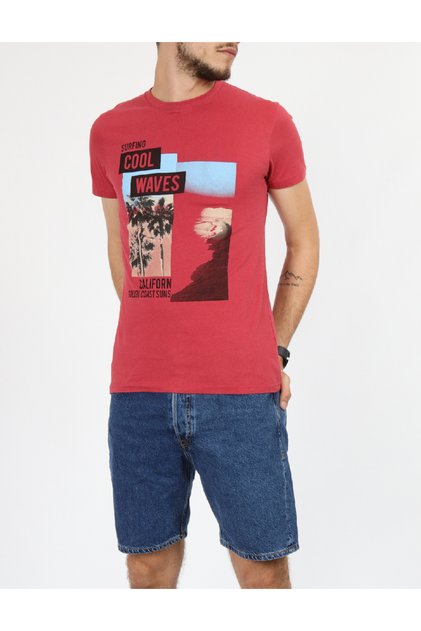 Tricou, Rosu