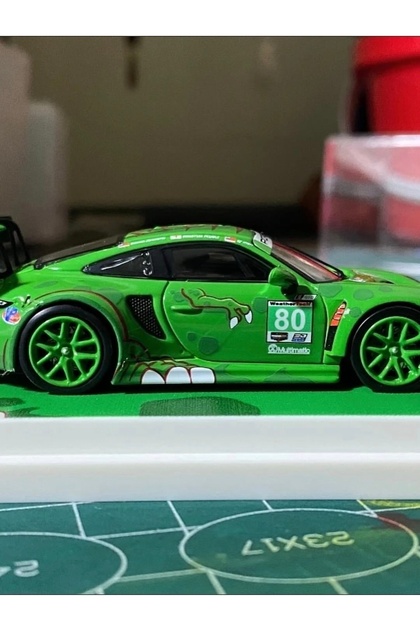 Star Race 1:64 Porsche 911 GT3 R Tyrannosaurus T-Rex Rexy Green