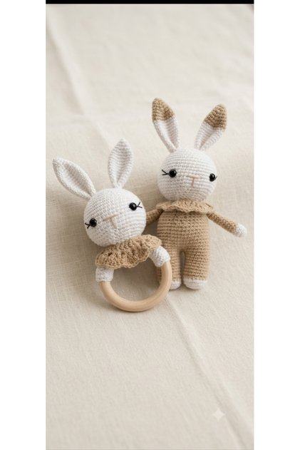 El Örgüsü Amigurumi Tavşan Oyuncak ve Ahşap Diş Kaşıyıcı Seti - Premium Doğal Bebek Oyuncağı