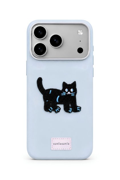 iPhone 17 Pro Max / 18 Pro Max Uyumlu Nakışlı Kara Kedi Figürlü Deri Görünümlü Silikon Kapak