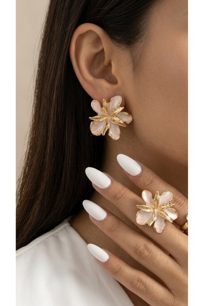 Lilyum Mineli 2-Piece Ecru Cream Women's Gold Earrings with Elegant Floral Design, Stylish Daily and Special Occasion Jewelry, Steel