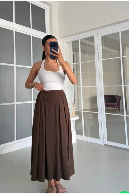 Women's Brown Button Detailed Pleated Flowy Skirt with Pockets