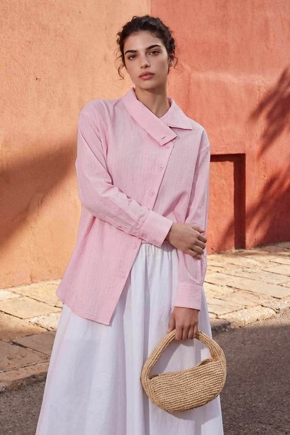 Asimetrik Yaka Çizgili Pembe Gömlek