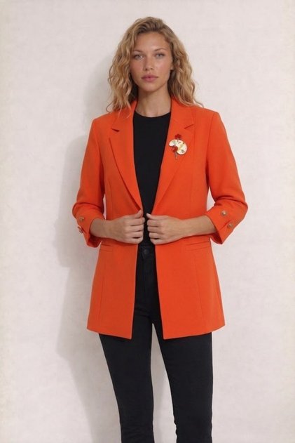 Kadın Turuncu 3/4 Kol Broş Detaylı Şık Davet Blazer Ceket