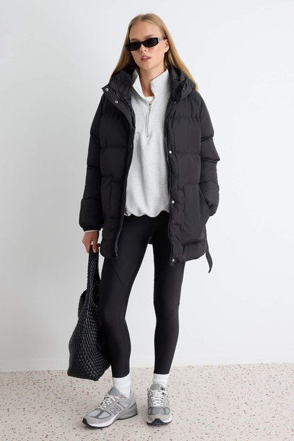Black Oversized Fit Hooded Belted Water-Repellent Puffer Coat TWOAW23MO00188
