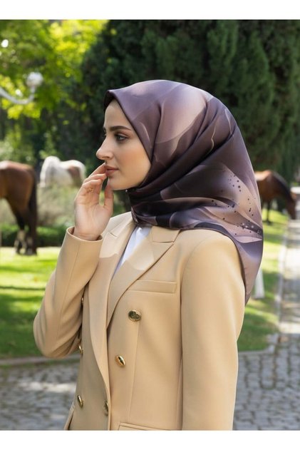 %100 Twill İpek Çiçek Desenli Vizon Renkli 90x90 Eşarp Dikim Şekli : El Dikişi