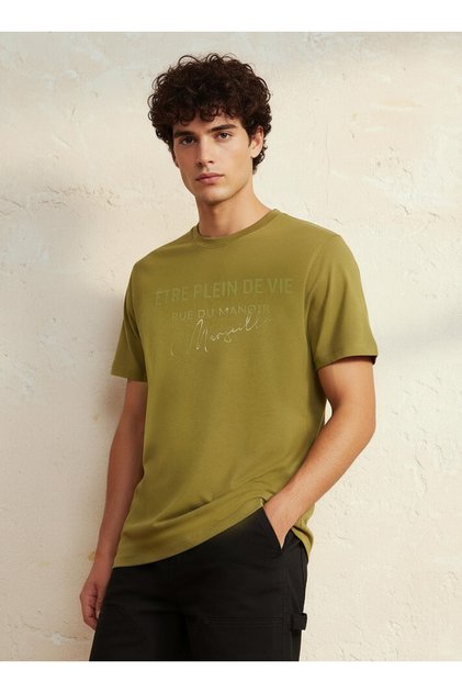Men Slim Fit Crew Neck Short Sleeves Graphic Print T-shirt