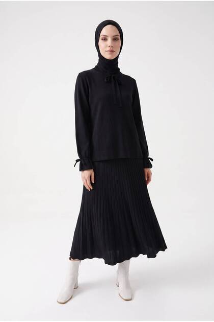 Trendy Collar Lace-Up Sleeve Detail Skirt Tight-Fitting Knitwear Set