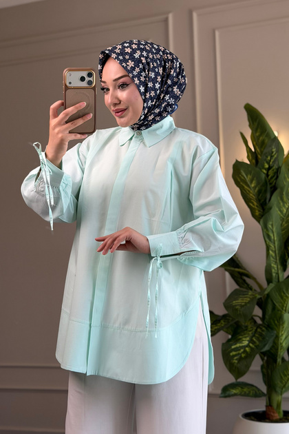 8511 - Poplin Pleated Women's Shirt with Hidden Buttons