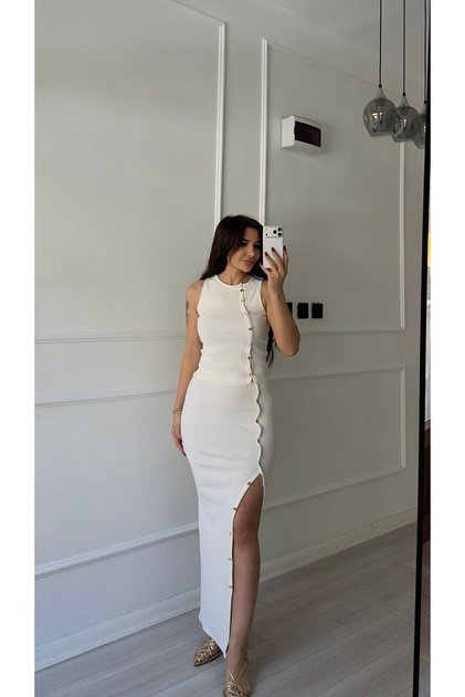 Beyaz Gold Düğmeli Bisiklet Yaka Bluz