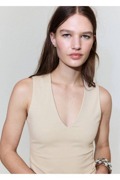 Fitted V-neck top