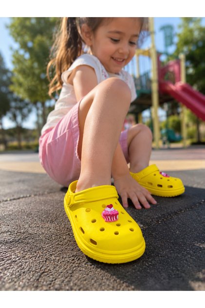 Girls' Soft-Soled Closed-Front Slippers with Soft Stickers