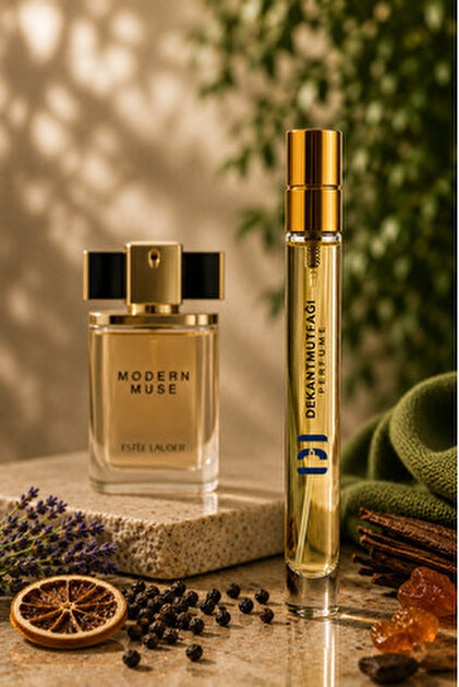 Estee Lauder Göz alıcı Yasemin ve Asil Ağaçların Kokusu Modern