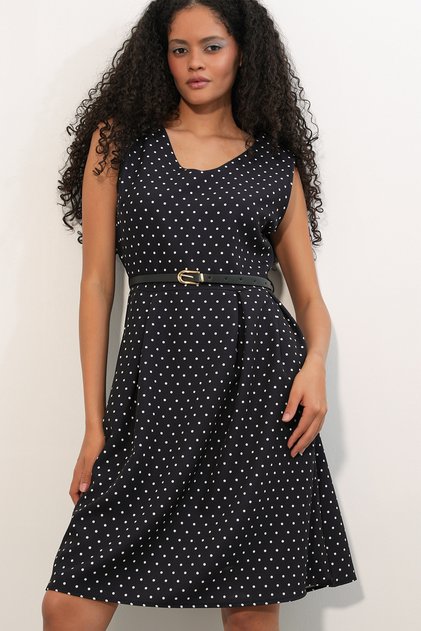 Rochie scurtă de damă cu decolteu în V și buline 2606 - Negru