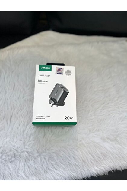 شاحن جداري يوجرين (UGREEN) سريع بقوة 20 واط - منفذين مزدوجين (Type-C و USB-A) بتقنية الحماية الحرارية