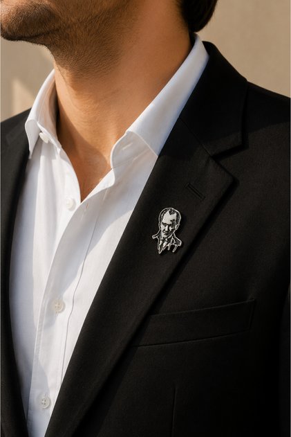 Atatürk Gümüş Renk Rozet Unisex Yaka Aksesuarı