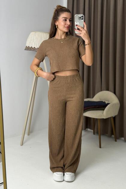 Wrinkled fabric double crop set bitter brown
