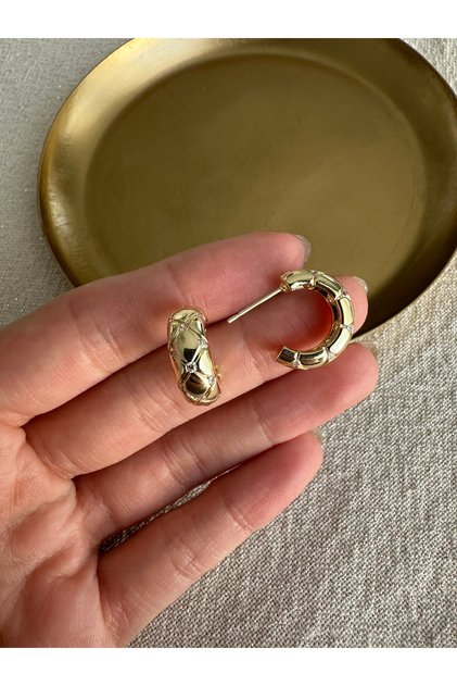 Gold Küçük Boy Çapraz Motif Taşlı Küpe