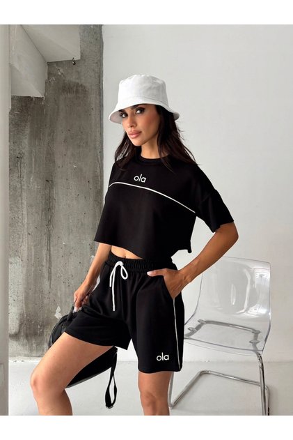 Women's Oversize T-Shirt and Elastic Waist Shorts Two-Piece Set