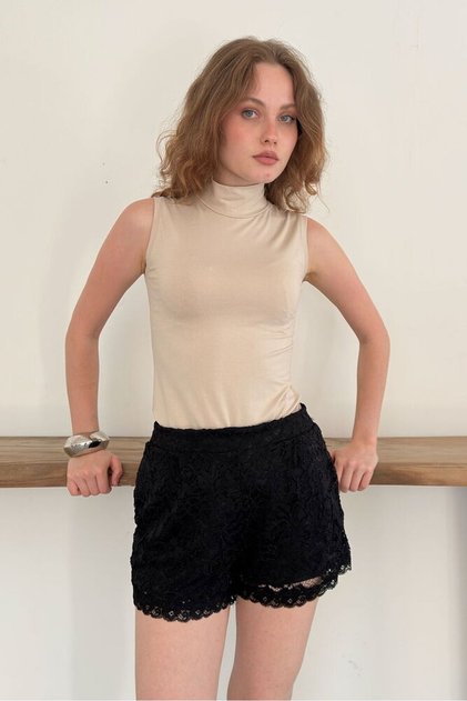 Pantaloni scurți din dantelă plisată - Negru | D3101 - Negru