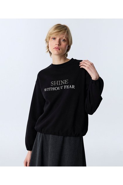 BASKILI VE BONCUK SLOGANLI SWEATSHIRT