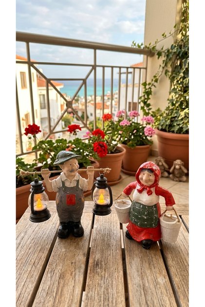 Bahcıvan nine dede uşıklı fenerli balkon bahçe biblo