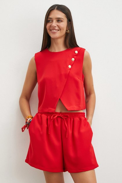 Comfortable Cut Shorts with Red Elastic and Laces