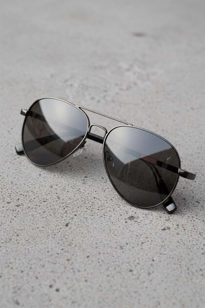 Aviator Men's Sunglasses Black Metal Frame Uv400 Protection Polarized Glass Pilot Eyewear Lightweight Unisex