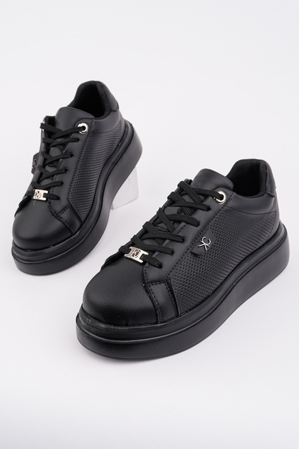 Kcl-115 Thick Sole Perforated Lace-Up Sports Shoes