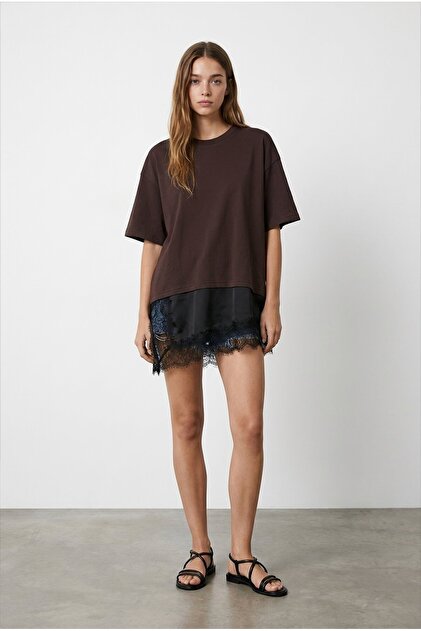 Asimetrik Dantel Detaylı Oversize T-shirt