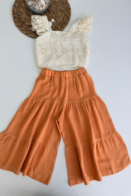 Girl's lace-trimmed crop top and pants set