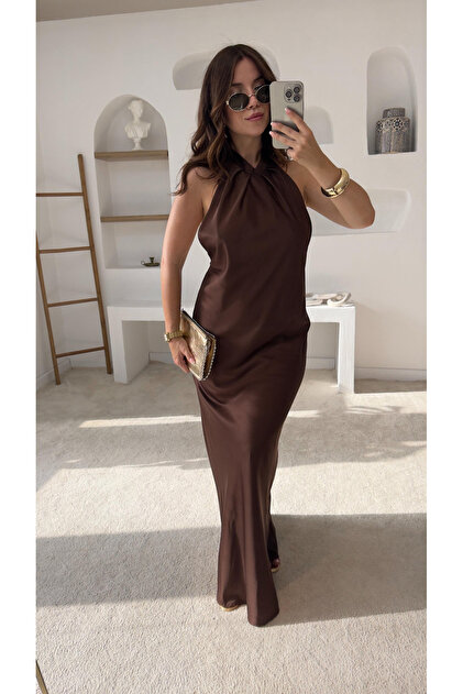 Rochie maro din satin cu guler tip halter - 2y251089