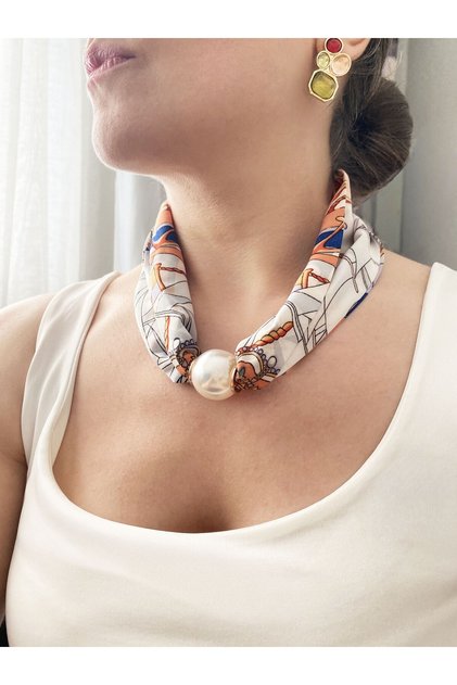 Magnetic Tip Pearl Scarf