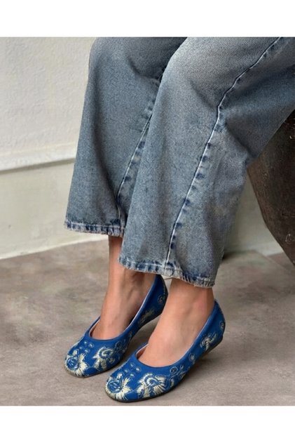 Women's embroidered casual everyday ballet flats