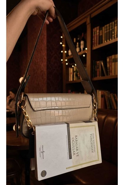 Çantaya Takılan Kitap Taşıma Aksesuarı