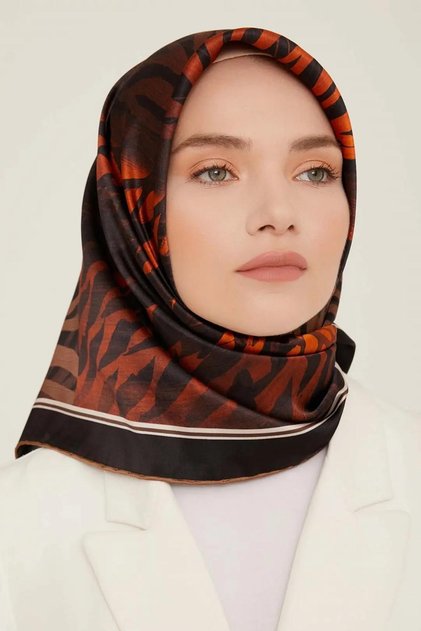 Twi̇ll Silk Scarf Nostalgia Series 8837D04-01
