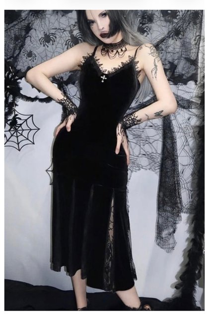 Gothic Lace Detailed Strappy Slit Velvet Dress