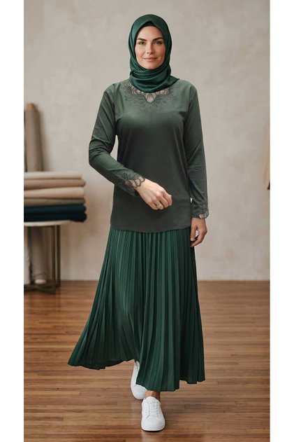 Women's Lace-Embellished Combed Cotton Blouse with Lace Detail at the Collar and Sleeves
