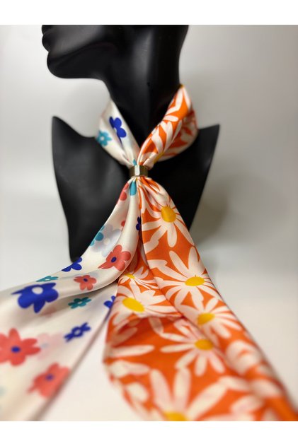 Daisy Patterned Double-Sided Scarf with Gold Ring Detail (70X70 cm)