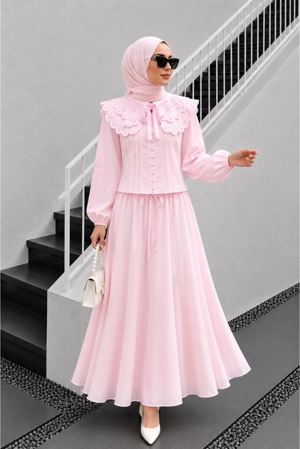 Geniş Yakalı Bağlamalı Lastikli Eteği Astarlı Tesettür Fisto Poplin Takım - Pembe