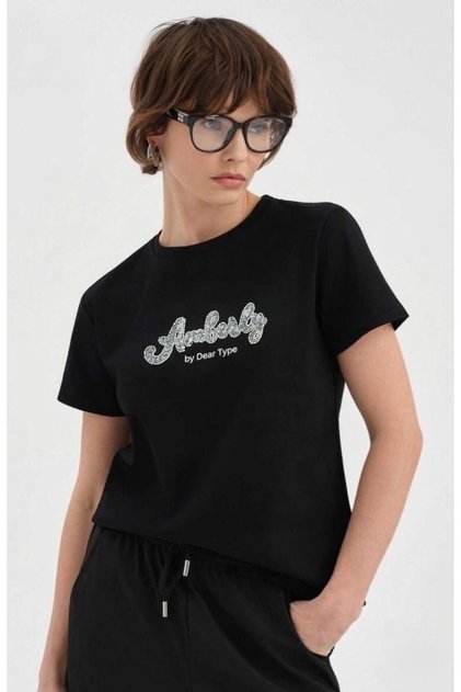 Women's 100% cotton t-shirt with sequin and beaded embroidery detail