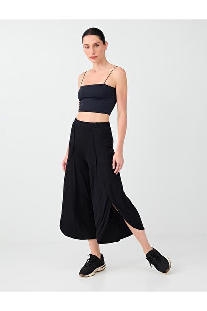 パンツ Kim Laughton UNDEFINED BOTTOMS Jimmy Key Siyah Yırtmaç Detaylı Rahat Kesim Pantolon - Fiyatı