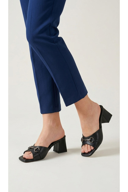 Women's Black Buckled Thick-Heeled Slippers