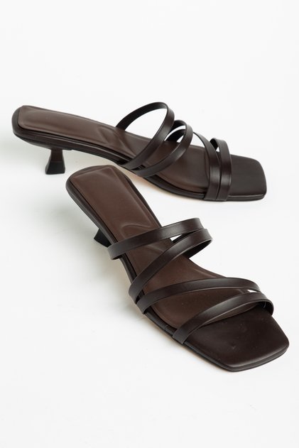 Comfortable and Stylish Women's Heeled Slippers with Short Heel and Tape Detail