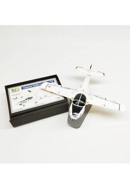 Cessna T37B TweetyBird Model Kit 1/72