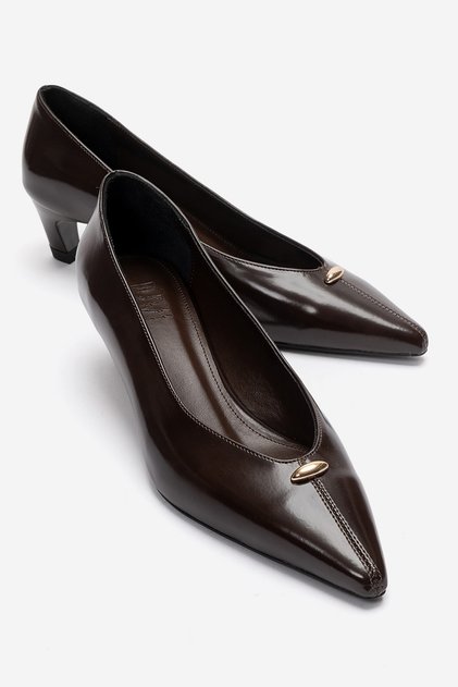 Versay Brown Pointed Toe Women's Low Heel Shoes
