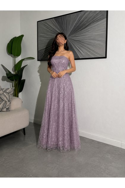 Evening Dress with Sequins and Tulle, Lined with Taffeta.