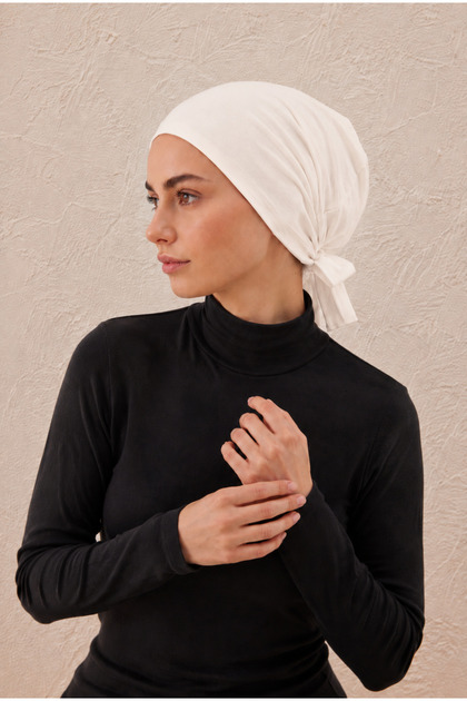 Silky Seamless Bonnet Ecru
